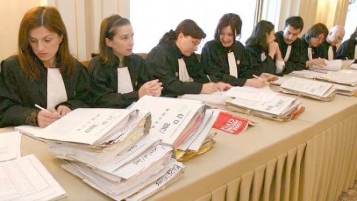Curtea Constituţională reia azi dezbaterea pe tema referendumului